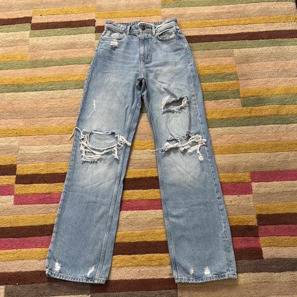 Vintage Y2K Zara Blue Washed Distressed Relaxed Jeans
Size 4